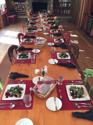 Table-settin-at-the-lodge[2]