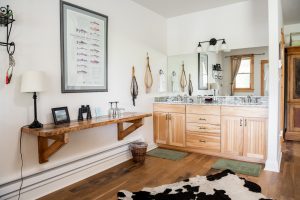 The bathroom of the Lilly Room at Healing Waters Lodge